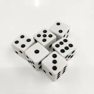 Dados pequeños poliédricos de 10mm para juegos, Mini dados cuadrados rectos D6, color blanco y negro, para juegos de mesa, arte de Casino, dados personalizados