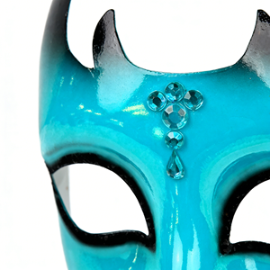 Máscara de Halloween de plástico de media cara con cuernos de demonio turquesa, estilo moderno, color azul verdoso de medianoche - Product Image 4