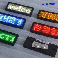 Insigne nominatif Led numérique programmable de message de défilement Mini carte nominative de LED pour le serveur d'aéroport d'hôtel de rassemblement