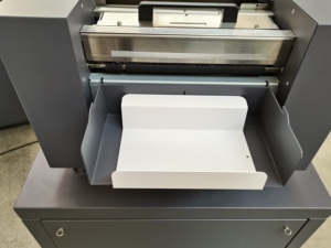 Équipement de séparation de cartes numérique de bureau de petit format, contrôlé par écran tactile, pour cartes d'identité et passeports - Product Image 4