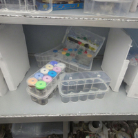 Boîte de stockage de vaccins en plastique PP de qualité médicale, sur mesure, en gros, avec des tailles de 3 ml à 20 ml, logo et emballage personnalisés
