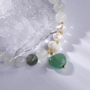 สร้อยข้อมือแบบคลาสสิกสำหรับผู้หญิง พร้อมจี้รูปหัวใจสีฟ้าขาว ทำจากวัสดุโลหะผสมทองแดง เหมาะสำหรับเป็นของขวัญวันครบรอบ - Product Image 2