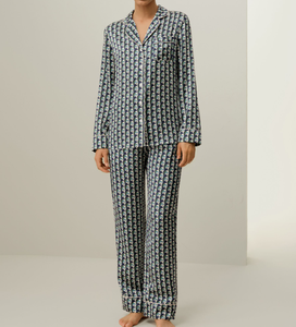 Vêtements de nuit pour femmes, vente en gros personnalisée, pyjamas pour femmes, ensemble de pyjamas longs et doux, vêtements de luxe pour la <span class=keywords><strong>maison</strong></span>, vêtements de détente en satin - Product Image 2