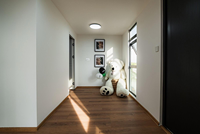 Maison conteneur modulaire préfabriquée de luxe avec 2 chambres et 1 salle de bain, extensible, type capsule, prête à l'emploi