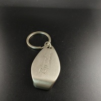Porte-clés pendentif décapsuleur multifonctionnel personnalisable en alliage de zinc, style moderne et léger, pour club de surf