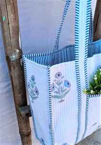 Bolso Tote Reversible de Algodón Acolchado con Estampado Floral, Bolso de Mano Hecho a Mano para Compras, Viajes y Uso Diario - Product Image 3