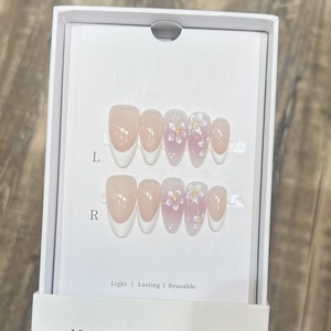 <span class=keywords><strong>Uñas</strong></span> Postizas Blancas Simples <span class=keywords><strong>con</strong></span> Diseño Minimalista de <span class=keywords><strong>Pequeñas</strong></span> <span class=keywords><strong>Flores</strong></span> Pintadas a Mano en Francés Blanco, Hechas a Mano, para Exportación - Product Image 4