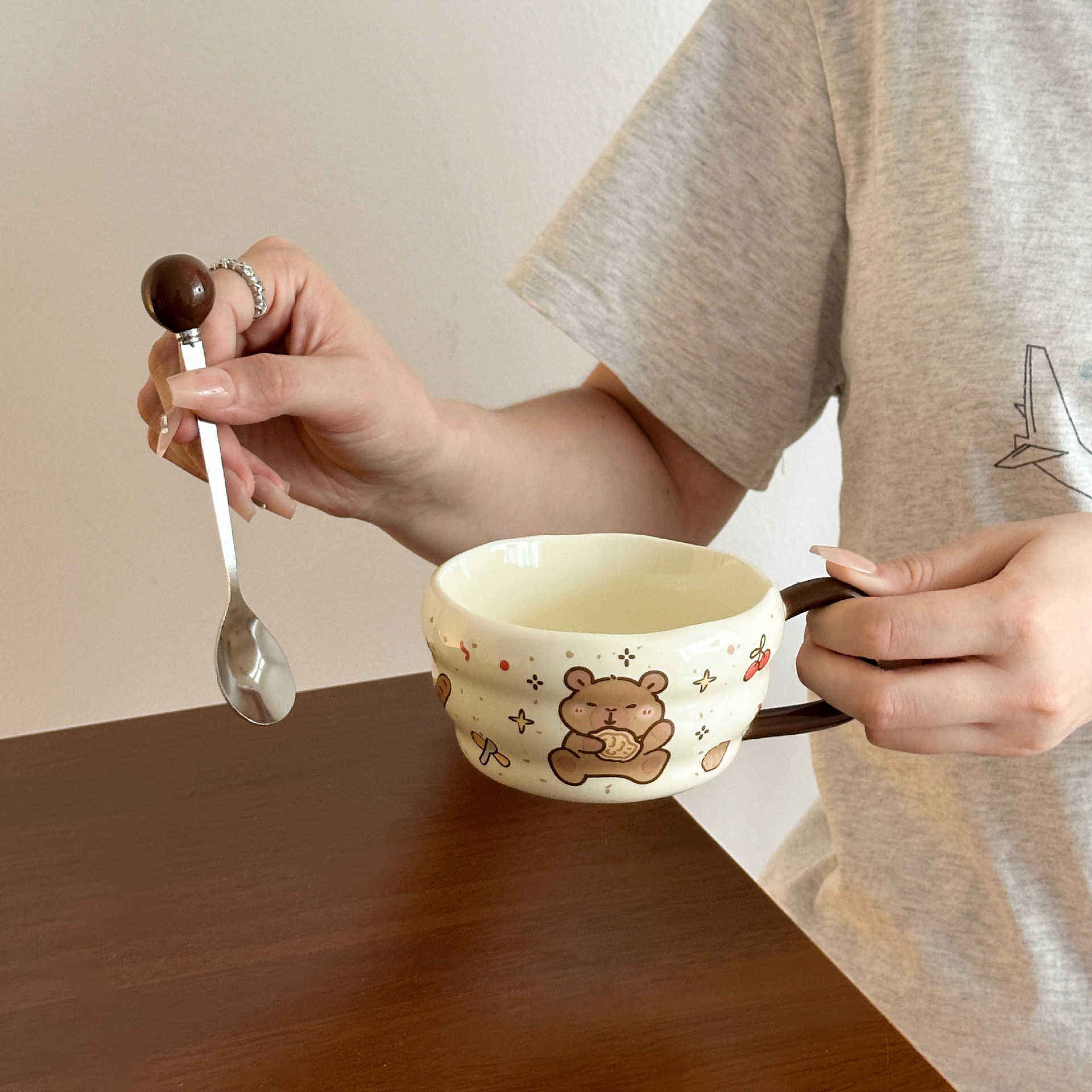 (บิสกิตพร้อมไม้เสียบและช้อน)