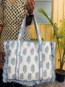 Bolso tote de algodón azul marino y blanco con volantes bordados, bolsos de hombro, bolso acolchado para mujer, bolso de mano, bolsos tote hechos a mano - Product Image 4