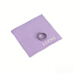 ผ้าไมโครไฟเบอร์กำมะหยี่ขนาด 8*8 ซม. สำหรับทำความสะอาดและขัดเครื่องประดับ เช่น ต่างหู สร้อยคอ - Product Image 1