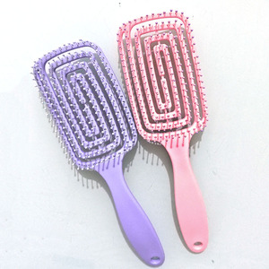 This is a bouncy, high-top hair <b>comb</b> for young women, a massage <b>comb</b> for home use, a large curved <b>comb</b> with a hollowed-out arc - Product Image 3