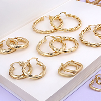 Arracadas Gruesas Personalizadas CC con Nombre y Letras de Cuerda en Latón Chapado en Oro de 14K para Mujer
