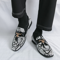Mocassins pour hommes à motif serpent, taille 38-46, avec pompon et ornement métallique, chaussures décontractées et habillées