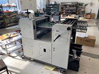 Machine automatique de gaufrage de papier de petite taille 620mm/machine de grainage de papier