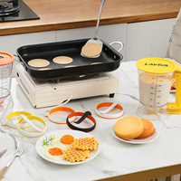 Distributeur de pâte à crêpes 5 tasses, verseur de pâte et 4 anneaux à œufs antiadhésifs, kit de petit-déjeuner et gadget de grillade
