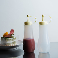 Bouteille de sauce à buse ronde de haute capacité de qualité alimentaire Bouteille à presser en plastique réutilisable Distributeur de sauce lavable pour le service alimentaire