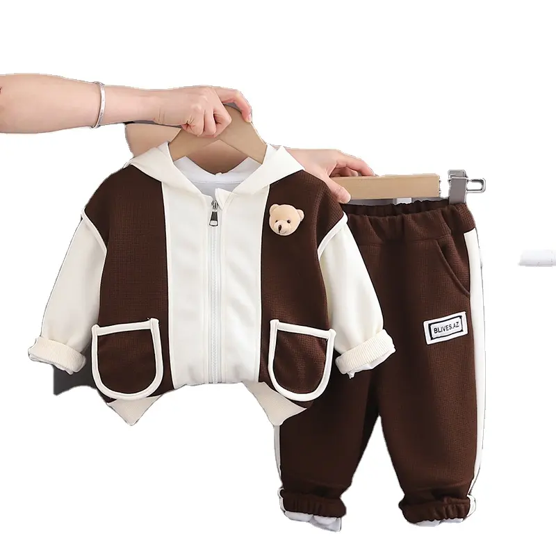 2024 Ensemble de gaufres à capuche pour garçons Longue longueur Cool et beau vêtements pour enfants pour le printemps et l'automne comprend une boîte-cadeau de vêtements