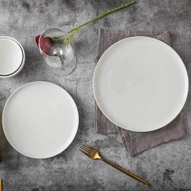 Özel logo 7/8/10 inç restoran düz tatlı porselen seramik tabak tabak beyaz plaka yuvarlak seramik yemek tabakları