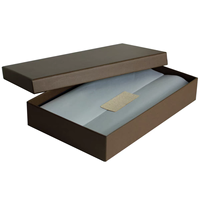 Boîte cadeau rigide personnalisable avec couvercle et base pour l'emballage de vêtements, cravates et chaussettes, avec finition mate en papier laminé