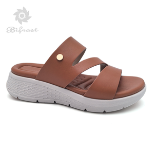 Nuovo Design Trendy Multi cinturino da donna pantofole <span class=keywords><strong>con</strong></span> suola spessa <span class=keywords><strong>con</strong></span> cuscino morbido scarpe da spiaggia <span class=keywords><strong>sandali</strong></span> <span class=keywords><strong>con</strong></span> plateau - Product Image 4