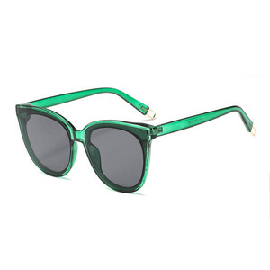 Occhiali da Sole Estivi da Donna Stile Vintage Cat Eye con Montatura Oversize in PC e <span class=keywords><strong>Lenti</strong></span> in Blu Bianco Oro Trasparente Rosso - Product Image 1