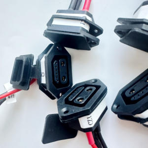 ฝาครอบพอร์ตชาร์จมอเตอร์ไซค์ไฟฟ้ากันน้ำพร้อมปลั๊กอินอเนกประสงค์แบบ PTFE และ PVC การเชื่อมต่อการชาร์จแบตเตอรี่รถยนต์หุ้มฉนวน - Product Image 5