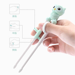 Palillos de entrenamiento para bebés con diseño de búho, palillos de aprendizaje de plástico para niños de 1 a 2 años, estilo recto en rosa y verde. - Product Image 5