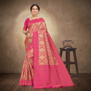 Sari en soie Gajri rose avec broderie dorée et bordure pour mariage, vêtement traditionnel indien pour femmes - Product Image 1