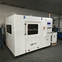 Machine de découpe laser à fibre fermée avec vis à billes, table en marbre 800*800mm, contrôle CypCut, pour le traitement de précision des pièces métalliques