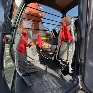 Excavatrice sur chenilles Hitachi ZX135 d'occasion, presque neuve, économe en carburant, 13 tonnes, pour usage agricole et domestique, avec moteur, boîte de vitesses, pompe et PLC - Product Image 4
