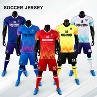Vente en gros d'un ensemble d'uniformes de football respirants 100% polyester, ensembles de maillots de football personnalisés en vrac, impression par transfert par sublimation
