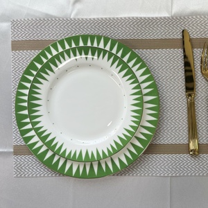 Ensemble d'assiettes en porcelaine fine du fabricant professionnel ensembles de vaisselle de style moderne géométrique vert à bords dorés - Product Image 1