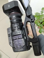 Caméscope professionnel portable Panasonic AG-UX180 4K