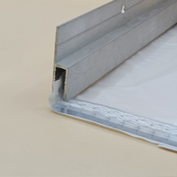 Profils en alliage d'aluminium pré-percés pour l'extrusion de cadres H pour les équipements de plafond tendu modernes dans les applications de centres commerciaux