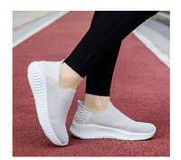 Chaussures de marche pour femmes en maille tricotée, à enfiler, avec col élastique, bout large, plateforme ondulée, antidérapantes, pour usage quotidien et décontracté, OEM ODM Vente en gros