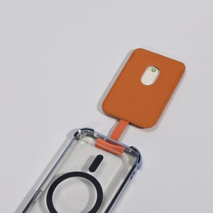 Correa Magnética Elegante para Teléfono Compatible con Ranura para Tarjetas de Cuero Premium con Correa de Muñeca Antipérdida para Teléfonos - Product Image 1