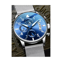 Conception et fabrication en usine de montres de sport en acier, de type chronographe calendrier, lumineuses, pour les marques privées des clients.