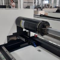 Machine de découpe laser à fibre CNC 3000W haute précision pour tubes carrés en aluminium à queue courte, avec 4 axes HIWIN