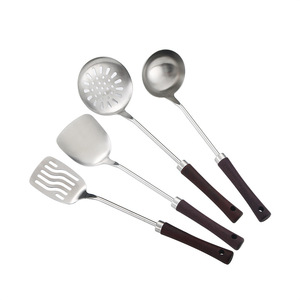 Ensemble d'ustensiles de cuisine en acier inoxydable 304 avec manche en bois, 4 pièces : spatule, louche, écumoire pour usage domestique - Product Image 5