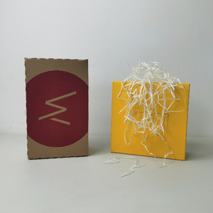 Scatola di spedizione in cartone ondulato autosigillante rossa personalizzata per imballaggi <span class=keywords><strong>E</strong></span>-commerce cosmetici con goffratura a striscia di strappo - Product Image 2