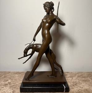 Sculpture en bronze d'Artemise, déesse de la chasse, de la mythologie grecque - Product Image 1