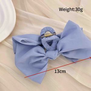 Pinza de Pelo con Lazo Antideslizante para Mujeres y Niñas, Moderna, de 13 cm, con Tela de Color Caramelo y Plástico - Product Image 3