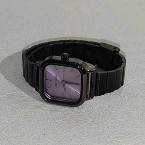 ساعة نسائية أنيقة بتصميم عتيق لعام 2024، تصميم بسيط على شكل عقدة الخيزران، طراز أدبي فريد، فاخرة خفيفة بلوحة مربعة، جديدة بلون مسحوق الشاي الأسود - Product Image 4