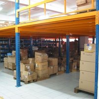 Plateforme de mezzanine robuste à montage direct en usine avec escalier, rayonnages de stockage métalliques pour entrepôt et atelier