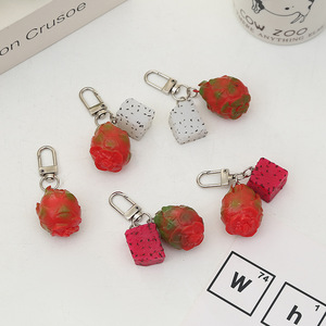 Llavero de simulación de fruta del dragón en miniatura, colgante creativo de PVC con forma de corazón rojo, estilo pastoral - Product Image 2