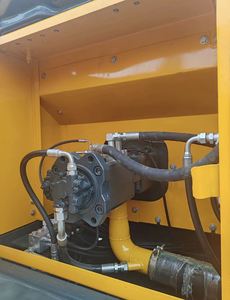 Excavadora de cadenas Hyundai HX220HD de 22 toneladas, usada, modelo 2023, motor y transmisión, capacidad de la cucharón de 0.93m, certificación CE - Product Image 5