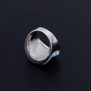 Anillo de Acero Inoxidable con Zirconia de Colores, Venta al por Mayor con MOQ Bajo, Joyería Brillante, Anillos Anchos de Zirconia para Mujer Estilo Hip Hop - Product Image 3