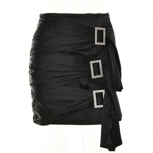 Jupe mini plissée taille haute pour femme, couleur unie, satin, coupe ajustée avec boucles en strass FD9603 - Product Image 5