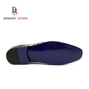 Chaussures habillées de luxe pour hommes, personnalisables avec logo, en cuir véritable, motif peint à la main, légères, pour le bureau et la carrière, durables, collection automne - Product Image 3