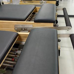 Máquina de Pilates Reformer de Madera de Roble Duradera para Uso Comercial, Cama Deslizante para Ejercicios Corporales, Ideal para Estudios de <span class=keywords><strong>Yoga</strong></span> y Pilates - Product Image 4